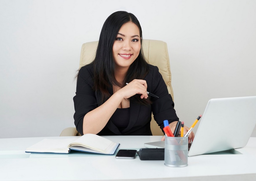 Sering Duduk Lama di Meja Kerja? Waspadai Bahayanya dan Lakukan Ini Sekarang Juga!