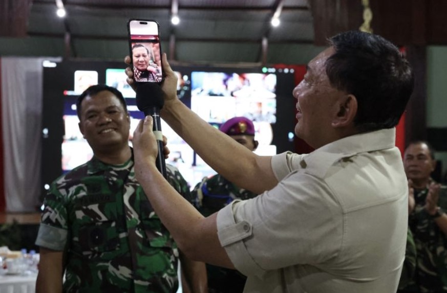 Presiden RI Prabowo Subianto Sapa Prajurit Bertugas di Papua Saat Perayaan Tahun Baru