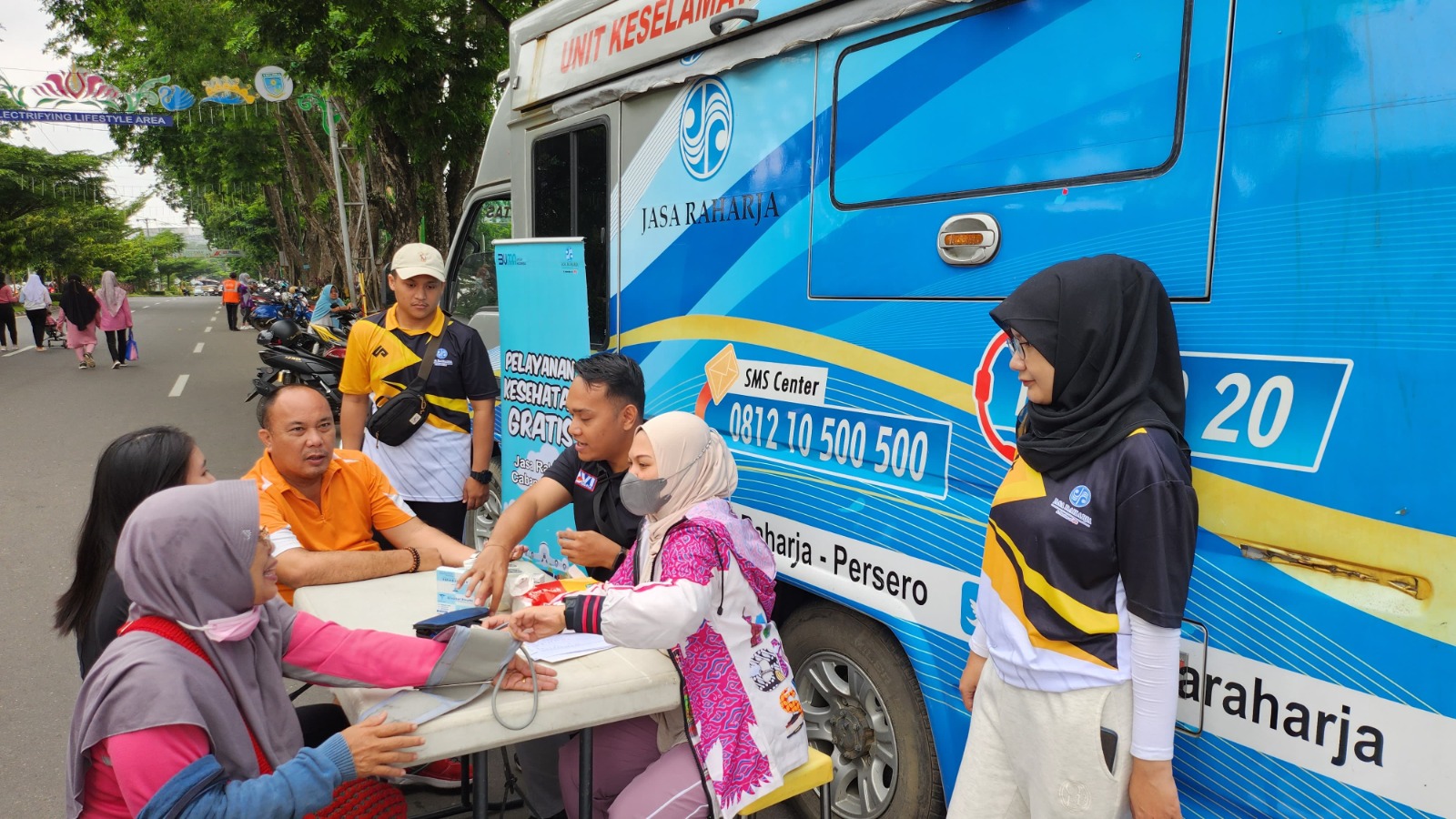 Jasa Raharja Beri Pelayanan Kesehatan Gratis Warga Jambi Bersama Senam Minggu Pagi di Kota Baru