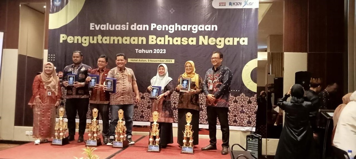 Dinas Pendidikan Provinsi Jambi Raih Penghargaan OPD Terbaik dalam Pengutamaan Bahasa di Lingkup Pemprov Jambi