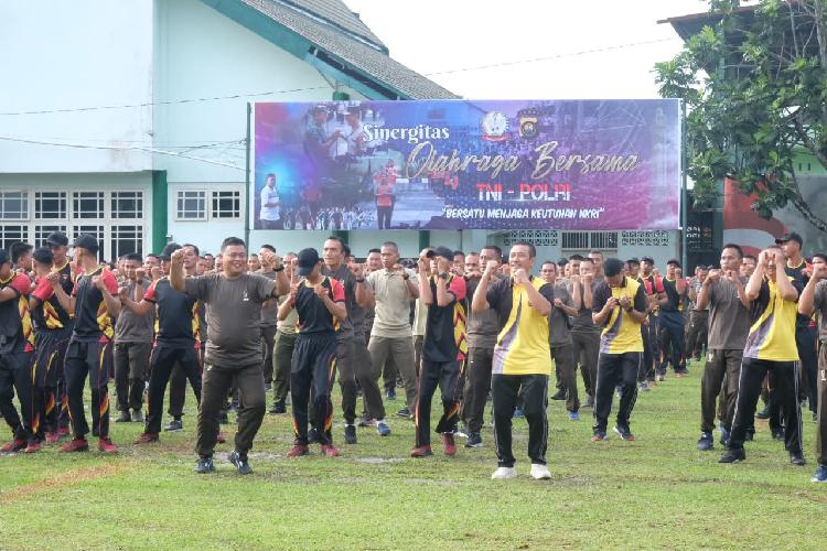 Kompak, Polda Jambi dan Korem 042/Gapu Olahraga Bersama, Pererat Keakraban TNI-Polri