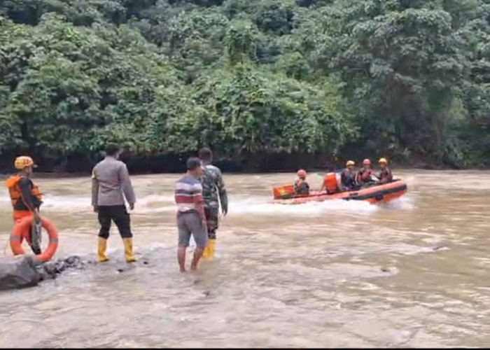 Perahu Terbalik saat Cari Korban Hanyut di Sungai Batang Merangin, Anggota Basarnas Kerinci Hanyut