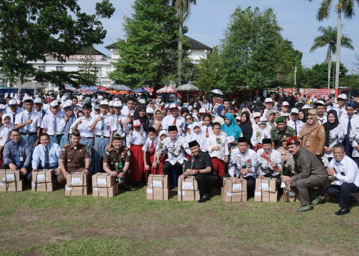 1.400 Siswa Kota Jambi dan Muaro Jambi Terima Bantuan Pendidikan Dumisake di Momen Peringatan Hari Guru