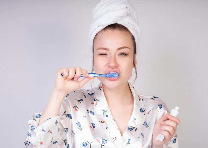 Benarkah Menyikat Gigi Bisa Membatalkan Puasa? Cek Hukumnya Yuk