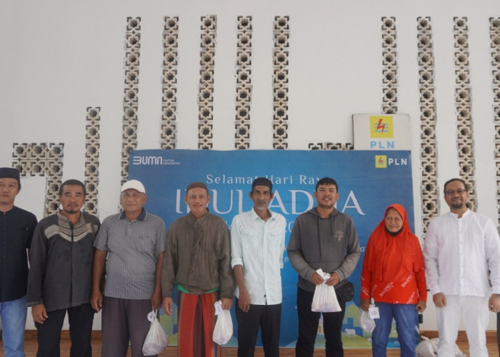 PLN UP3 Jambi Bagikan 300 Paket Daging Qurban