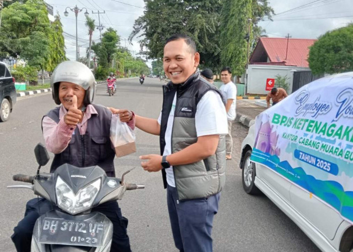 Employee Volunteering, BPJS Ketenagakerjaan Muara Bungo Bagikan Takjil Buka Puasa