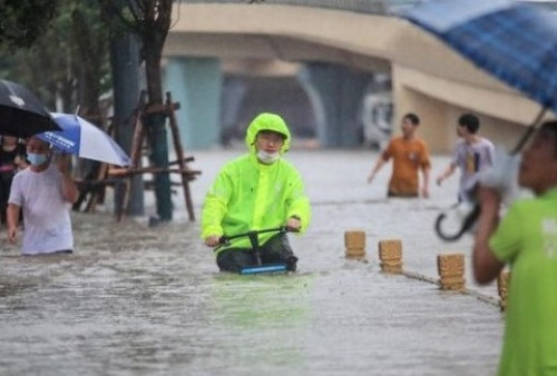 China Diterjang Banjir Bandang, Ribuan Warga Dievaluasi