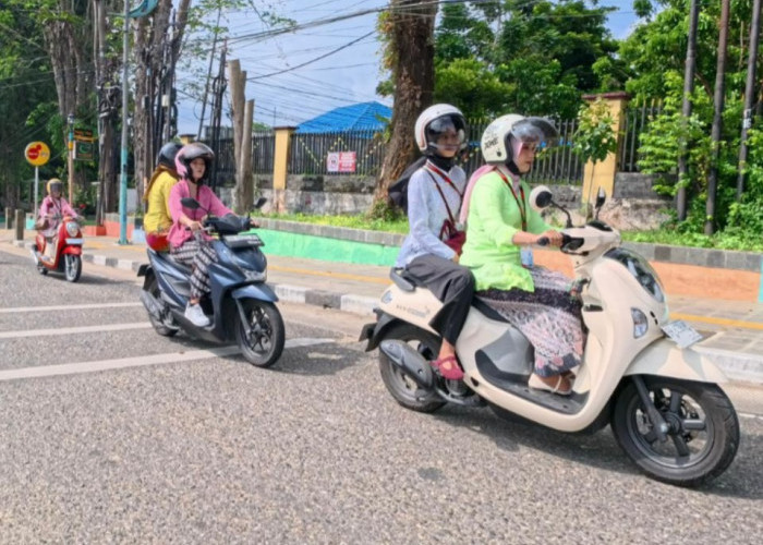 Naik Motor Pakai Hijab? Ini Tips Berkendara Aman yang Wajib Diperhatikan