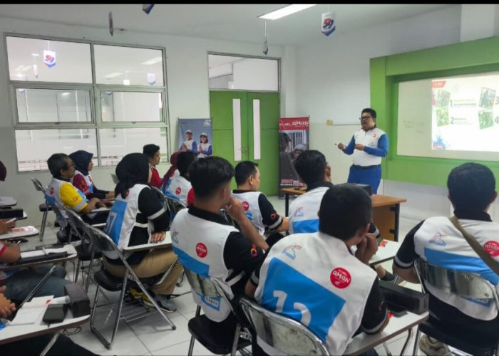 Kenali Teknik Berkendara Aman, Karyawan Coca-Cola Jambi Ikuti Edukasi Safety Riding Sinsen