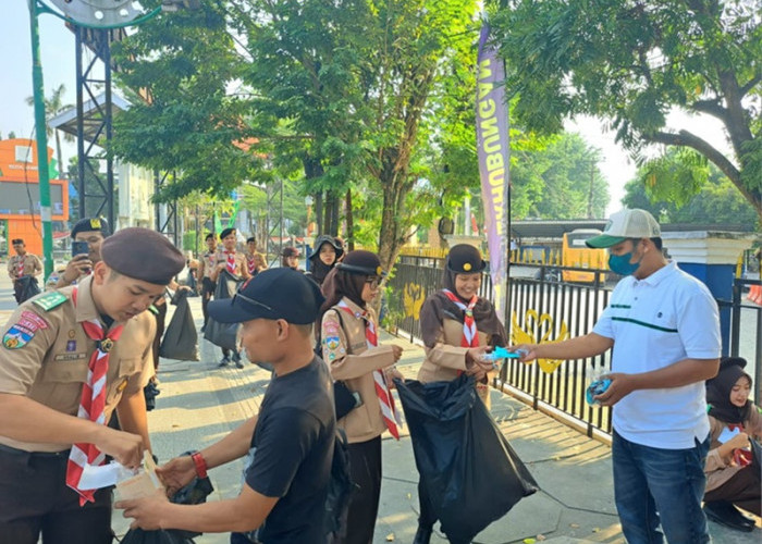 Udara Berasap, Kesehatan Tetap Utama! ADYA Group dan IJTI Jambi Bagikan Masker Gratis