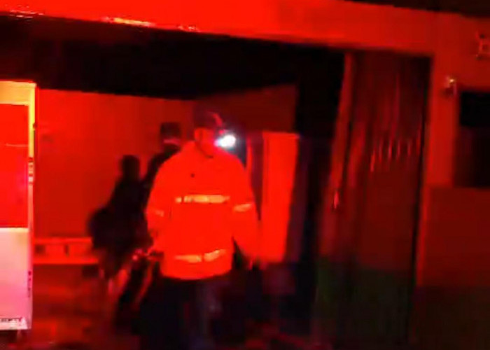 Ruko Penjual Bakso Hangus Terbakar , Damkar Ingatkan Hati Hati dalam Penggunaan Tabung Gas