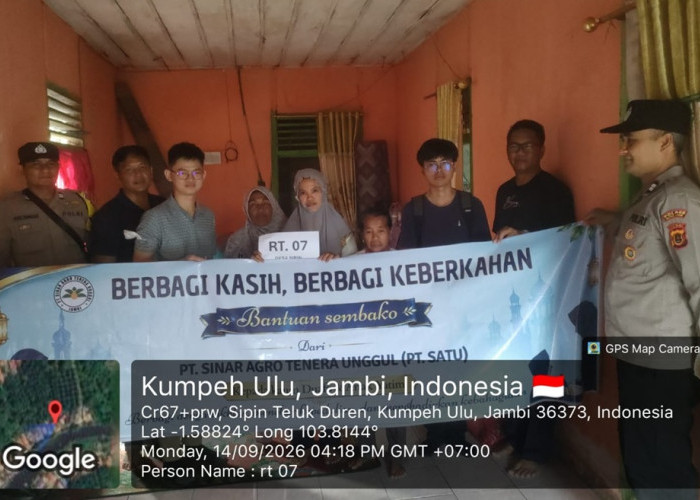 Bentuk Kepedulian, Warga Sipin Teluk Duren di Muaro Jambi Terima Bantuan Sembako 