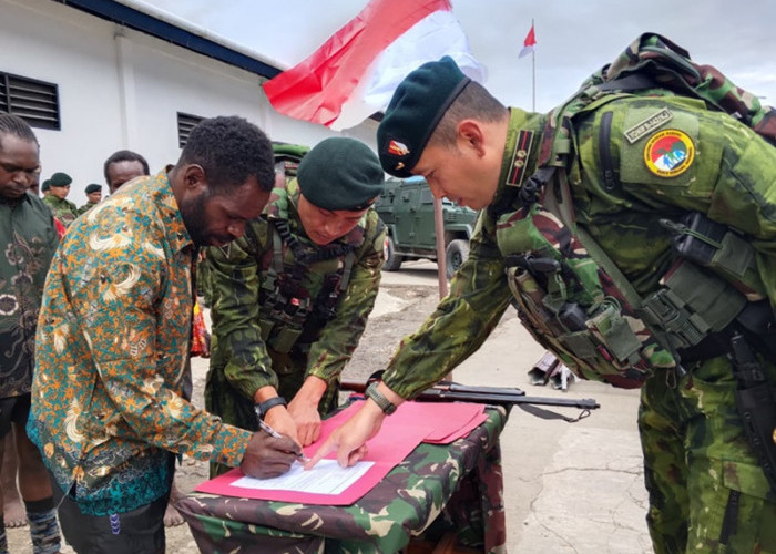 Satgas Yonif 142/Ksatria Jaya Ikrarkan 7 Orang Kelompok TPNPB-OPM Kodap XXVII/Sinak Kembali ke Pangkuan NKRI