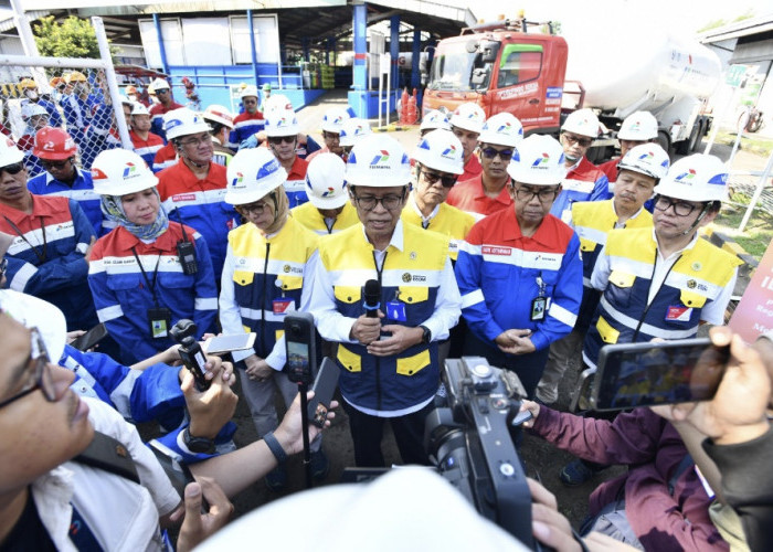 Tinjau Fuel Terminal Padalarang Bersama Wamen ESDM, Pertamina Pastikan Stok BBM & LPG Aman Selama Idulfitri 20