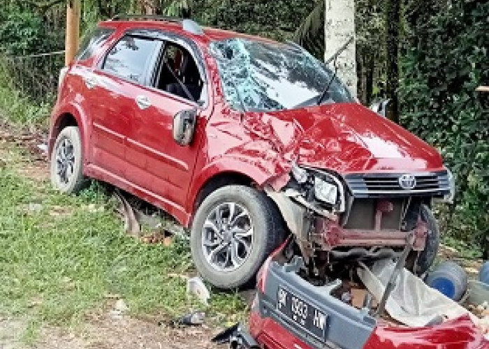 Diduga Mengantuk, Sopir Toyota Rush Tewas pada Kecelakaan Tunggal di Jalinsum KM 55 Jujuhan, Kabupaten Bungo