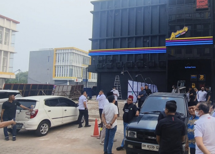 Jelang Grand Opening, Andrews Party Mart Jambi Didatangi Massa! Pertanyakan Izin Tempat Hiburan Malam