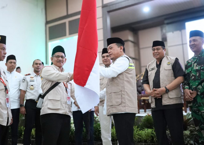 Gubernur Al Haris Lepas 441 Jemaah Haji Kloter 13 Jambi, Harapkan Perjalanan Lancar dan Pulang dengan Selamat