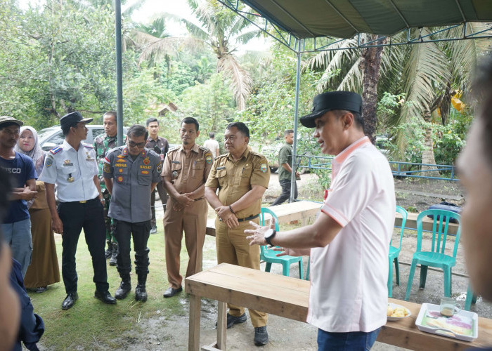 Pj Bupati Bachyuni Tinjau Kondisi TPS yang Berbatasan Langsung dengan Provinsi Sumatera Selatan
