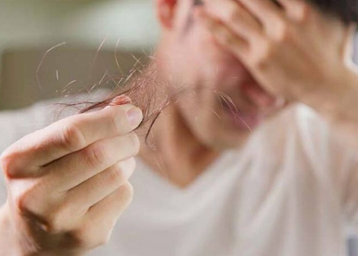 10 Tips Menjaga Rambut Tidak Mudah Rontok di Usia Muda