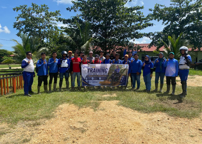 Hadapi Medan Jalan Menantang, Ratusan Karyawan PT Royal Lestari Utama Ikuti  Edukasi Safety Riding Honda Sinse