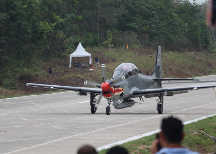Sejarah Tercipta! Pesawat Tempur TNI AU Mendarat di Tol Lampung, Ruas Terbanggi–Kayu Agung Kini Kembali Normal