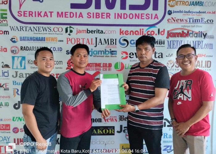Resmi, Ketua SMSI Provinsi Jambi Serahkan SK Kepengurusan SMSI Muaro Jambi 