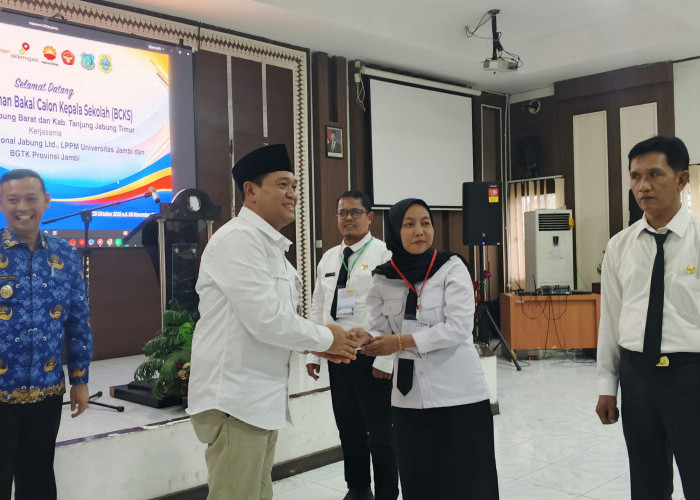 SKK Migas-PetroChina Kembali Fasilitasi 60 Guru BCKS dan Salurkan 1.000 Set Meja-Kursi di Tanjabbar-Tanjabtim
