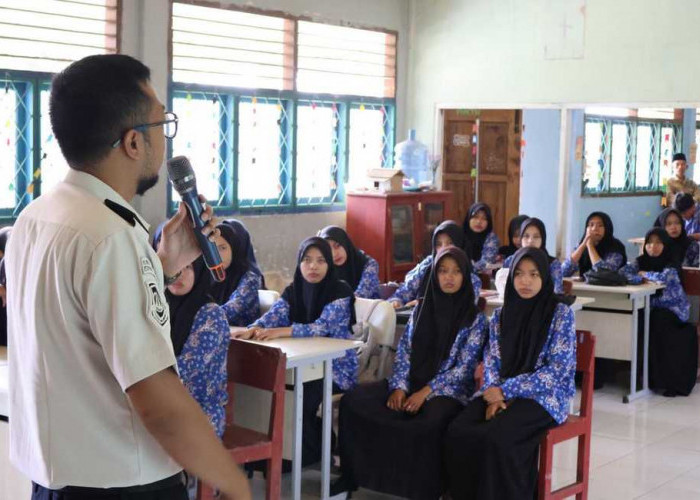 Imigrasi Kuala Tungkal Sosialisasikan Pencegahan TPPO kepada Siswa MAS Riyadhul Jannah