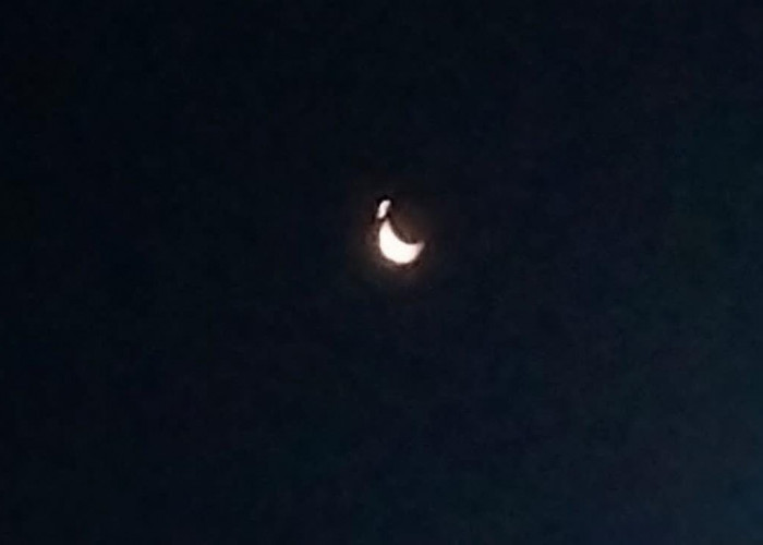 Malam Ketiga Ramadan, Heboh Fenomena Bulan Berdekatan dengan Bintang di Bungo, Pertanda Apa?