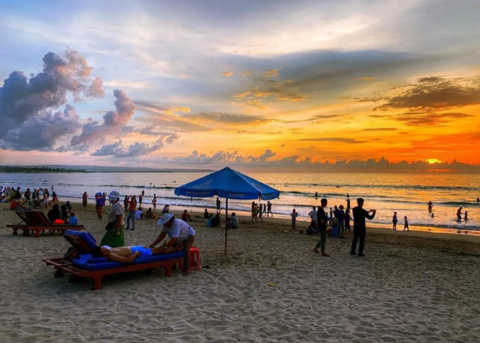 Usai Nyepi, Pantai Kuta Meledak! Wisatawan Tumpah Ruah, Suasana Langsung Berubah Drastis