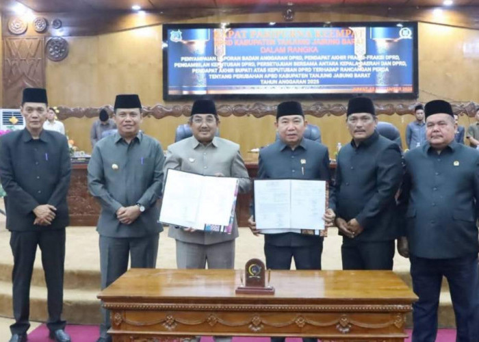 Bupati Anwar Sadat Hadiri Rapat Paripurna DPRD Tanjab Barat Bahas Perubahan APBD 2025
