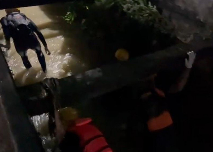 Hujan Lebat! Bocah Perempuan Diduga Terbawa Arus Drainase di Perumahan Sigasland RT 45 Kota Jambi