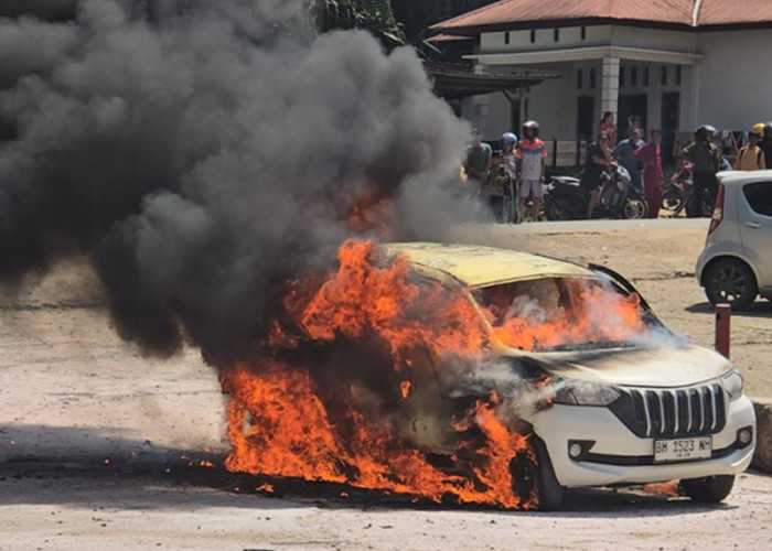 Geger! Mobil Terbakar di SPBU Kabupaten Tebo