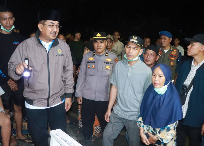 Tinjau Lokasi Kebakaran di Teluk Nilau, Bupati Anwar Sadat Instruksikan Penanganan Maksimal