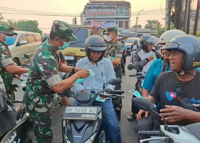 6.000 Masker Dibagikan di Kota Jambi, Danrem 042/Gapu Ingatkan Warga Waspadai Udara Kurang Sehat