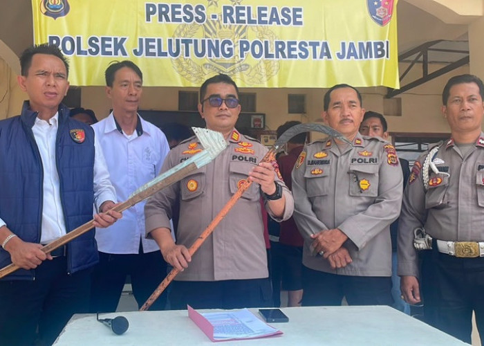 Tawuran antara Kita-Kita Saja' dengan 'Puncak Stres' di Tugu Pers Gagal, 3 Pelajar Bawa Sajam Diamankan Polisi