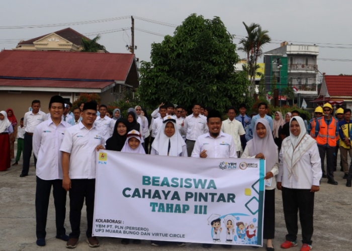 YBM PLN UP3 Muara Bungo Salurkan Beasiswa Cahaya Pintar Tahap III di Hari Kemerdekaan RI