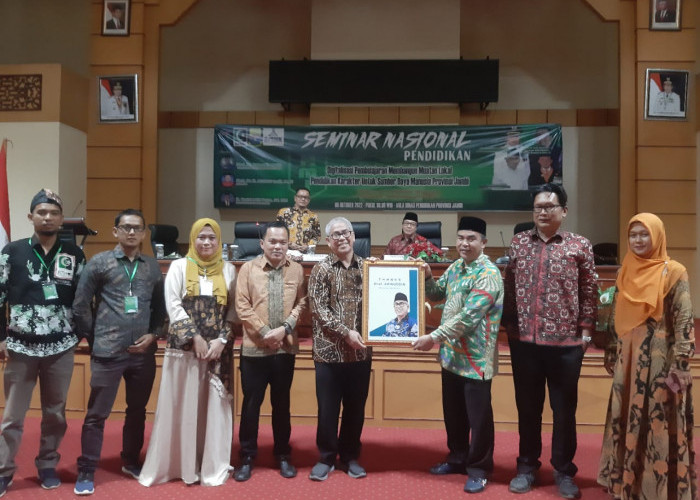 Seminar Nasional Digitalisasi Pendidikan yang Digelar MW KAHMI Provinsi Jambi Berlangsung Sukses 