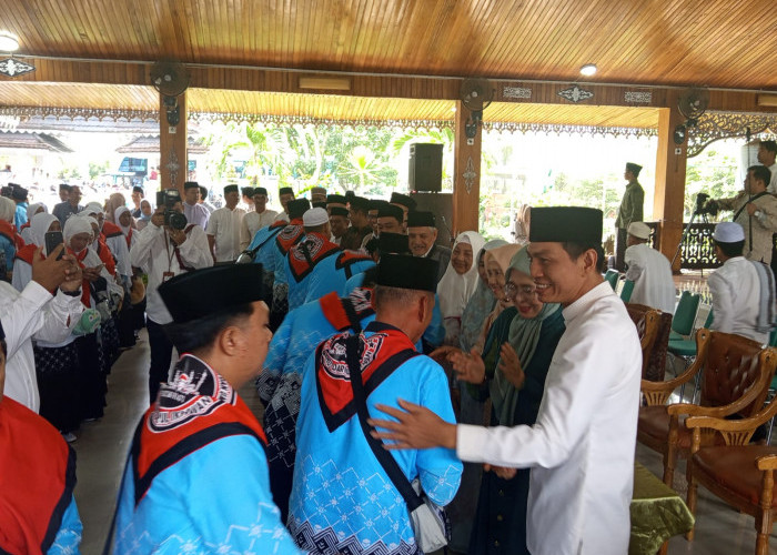 Bupati Fadhil Arief Lepas 210 Calon Jemaah Haji Batang Hari ke Tanah Suci