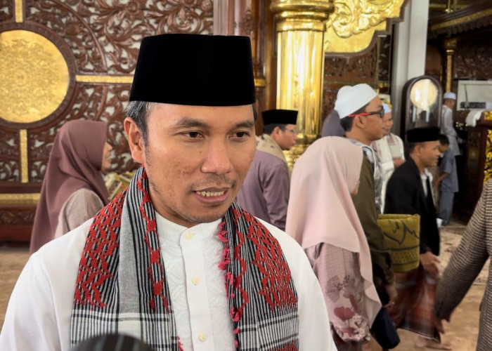 Ketua DPRD Provinsi Jambi Edi Purwanto Salat Idul Fitri di Masjid Agung Al Falah Jambi