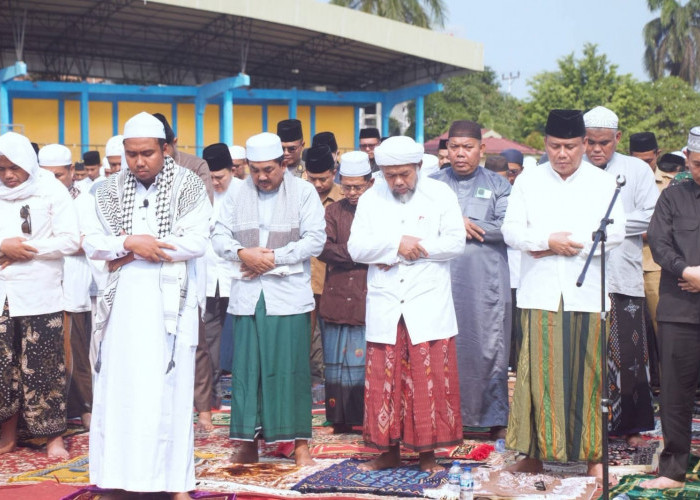 Bersama Masyarakat, Pemkab Tanjab Barat Gelar Shalat Istisqa, Mohon Rahmat dan Turunnya Hujan