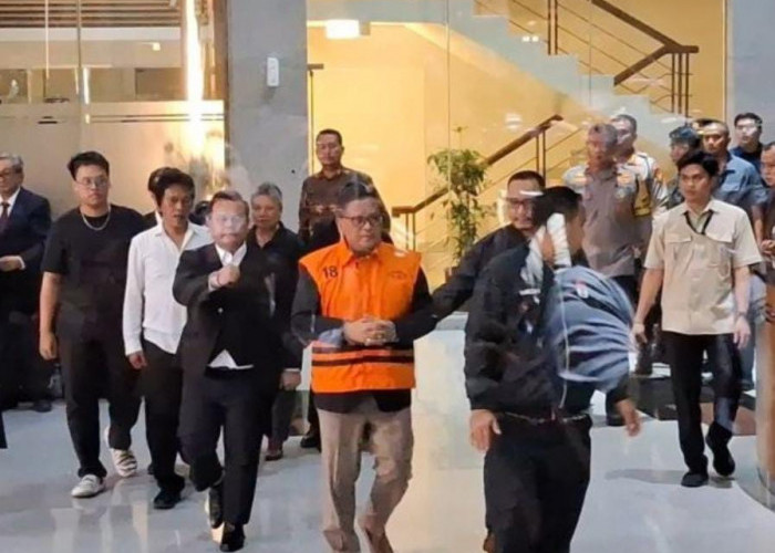 Pakai Rompi, Sekjen DPP PDIP Hasto Kristiyanto Resmi Ditahan KPK