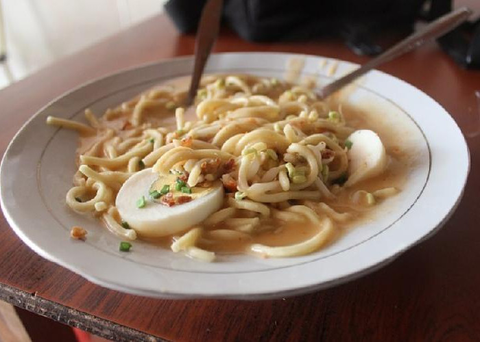 9 Tempat Makan Mie Celor Enak di Palembang, Makanan Khas Sumatera Selatan yang Wajib Kamu Coba