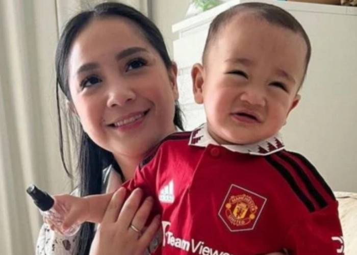 Manchester United Posting Foto Nagita Slavina dan Rayyanza, Netizen Indonesia Heboh