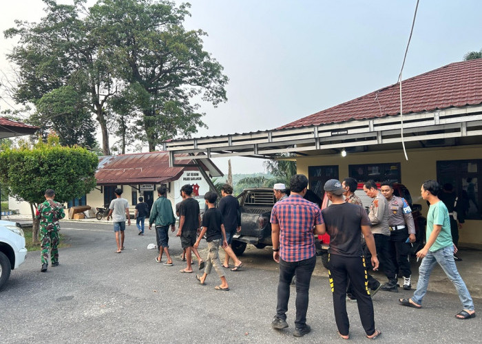 Kasus Pengeroyokan TNI! 5 Warga SAD yang Menyerahkan Diri Sudah Tiba di Polres Sarolangun Sore Ini 
