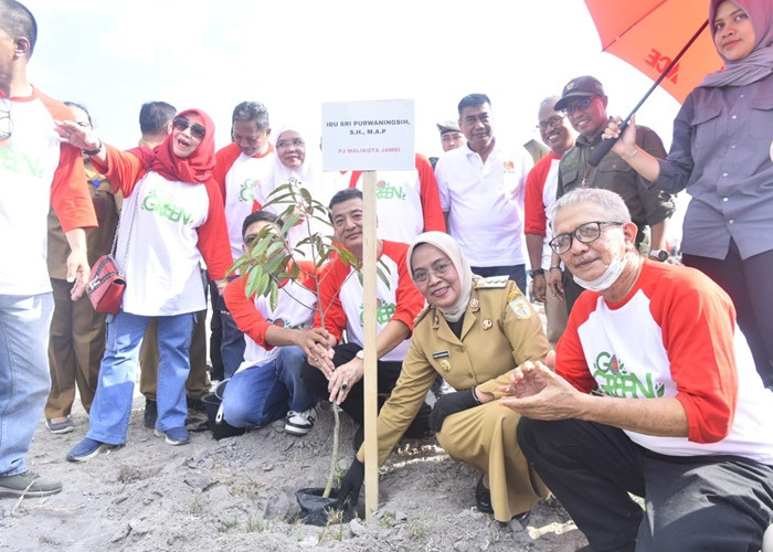 Sinergi Bersama REI, Pj Wali Kota Jambi Kampanyekan 'Gerakan Menanam Sejuta Pohon'