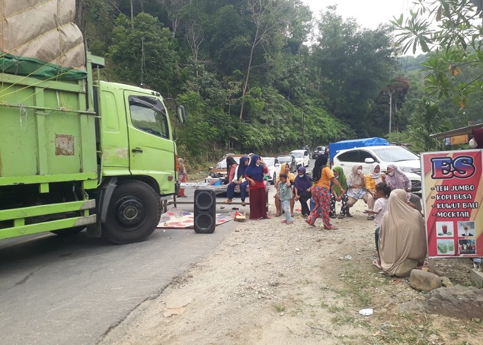 Lagi, Warga Pangkalan Jambu Blokir Jalan Lintas, Jalan Kerinci-Bangko Lumpuh