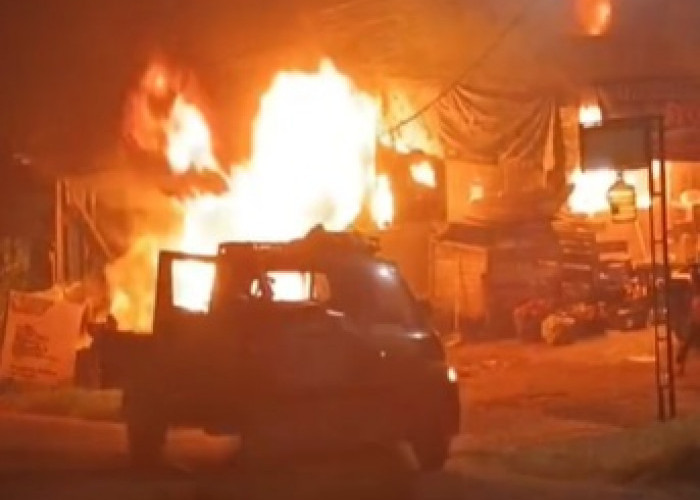 BREAKING NEWS: Kebakaran di Mayang Mangurai Kota Jambi