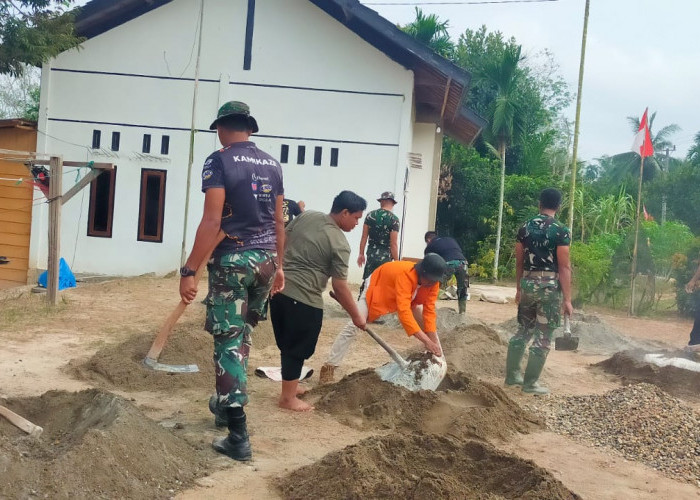 Satgas TMMD ke-121 Kodim 0415/Jambi Gotong Royong Bersama Mahasiswa UNJA dan UIN STS Jambi