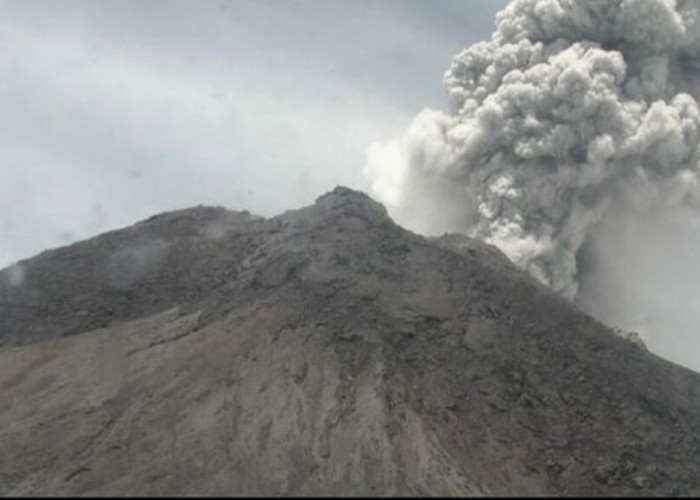Masyarakat Diminta Tetap Waspada, Gunung Merapi Luncurkan 15 Kali Awan Panas